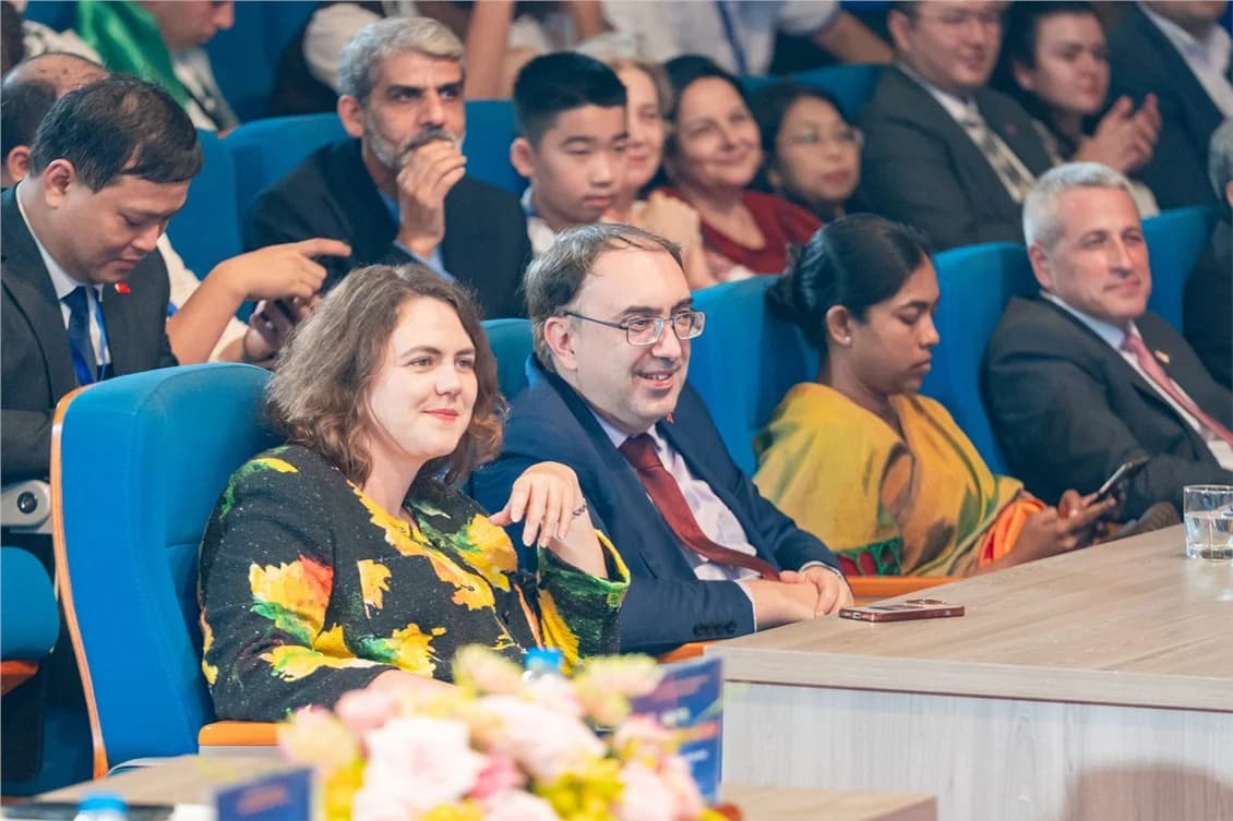 Delegates attend the Closing Ceremony