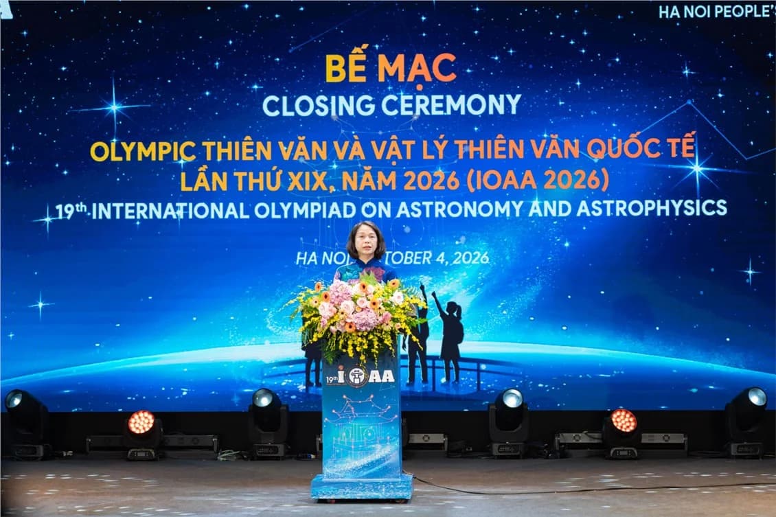 Vũ Thu Hà, Vice Chairwoman of the Hanoi People’s Committee and Head of the Organizing Committee, delivers remarks at the Closing Ceremony.
