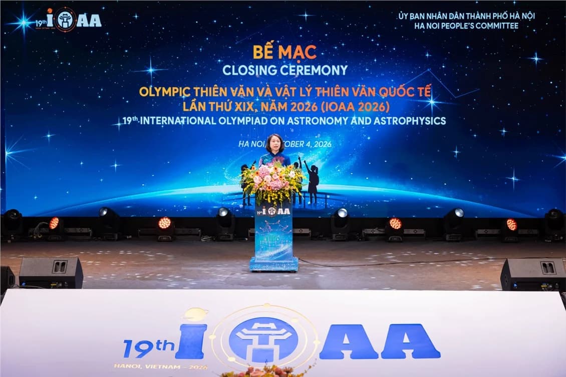 Vũ Thu Hà, Vice Chairwoman of the Hanoi People’s Committee and Head of the Organizing Committee, delivers remarks at the Closing Ceremony.