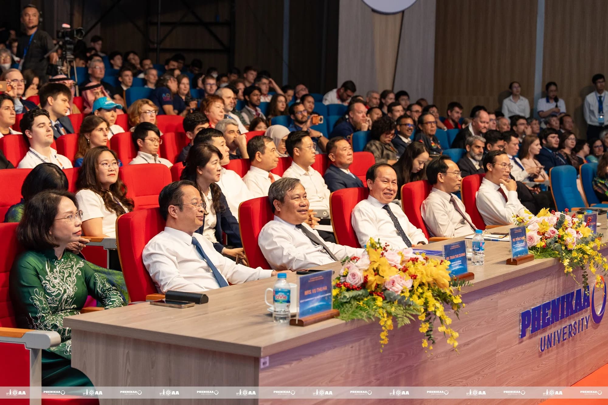 Central government, international and Hanoi delegates attend the Opening Ceremony.