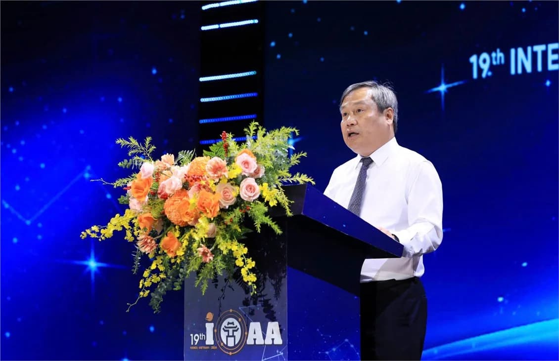 Chairman of the Hanoi People’s Committee Vu Dai Thang delivers the opening address at the Olympiad.