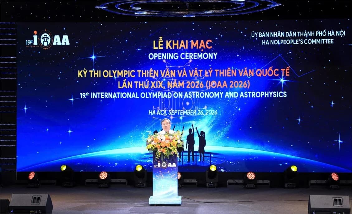 Chairman of the Hanoi People’s Committee Vu Dai Thang delivers the opening address at the Olympiad.