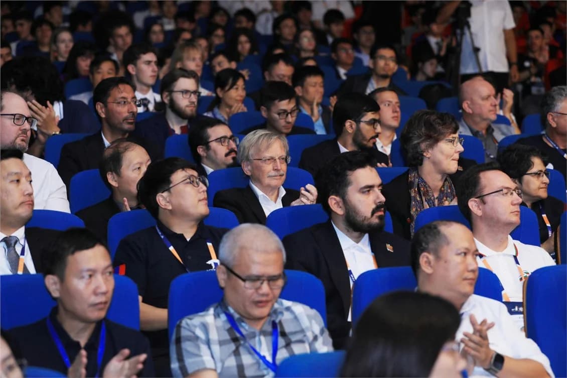 A large number of international delegates attend IOAA 2026 in Hanoi.